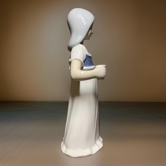 Vintage Rex Valencia Spain D’Avila Porcelain Young Girl In Nightgown Figurine - Picture 2 of 6